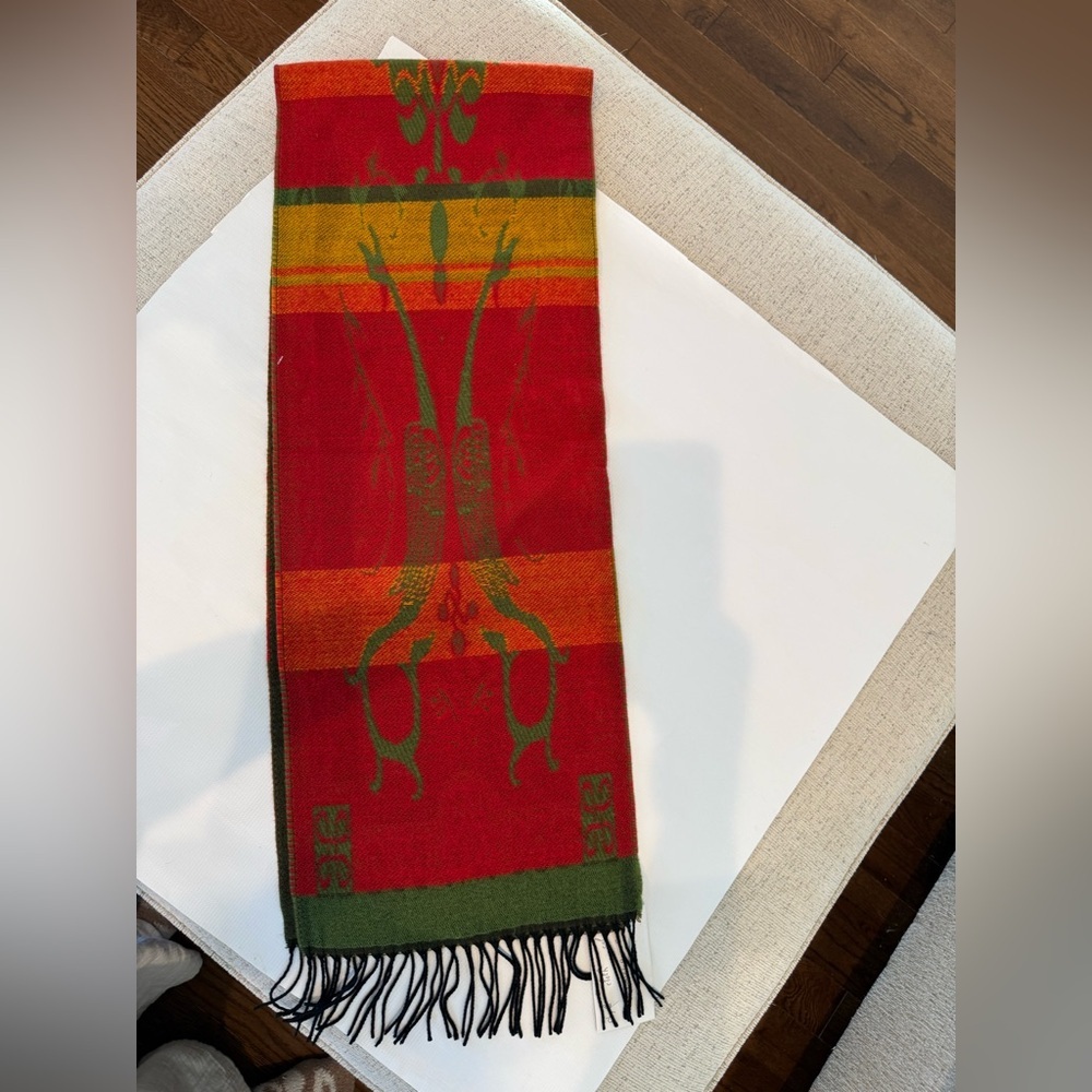 BNWT Molina by Jimmy Hourihan Red and Green Acrylic Scarf Great Gift - Picture 5 of 7